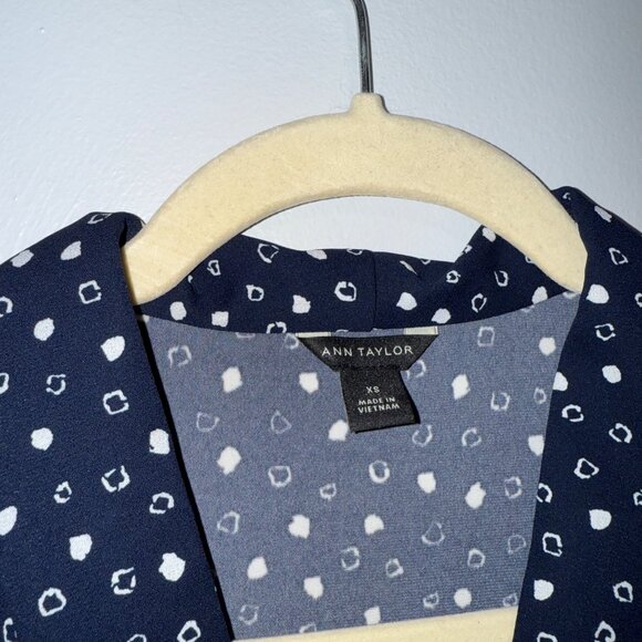 Ann Taylor Navy Polka Dot Sleeveless Wrap Blouse XS - Picture 4 of 6